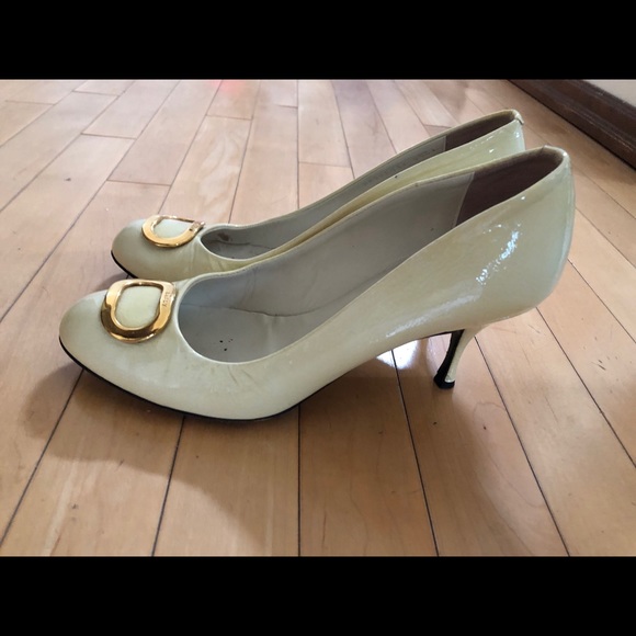 Bally Cream Patent Pumps - Picture 5 of 7